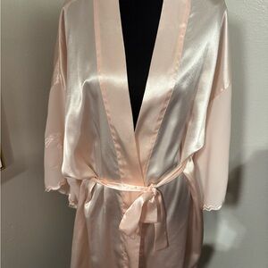 VTG Elegant Pink Satin Robe perfect condition